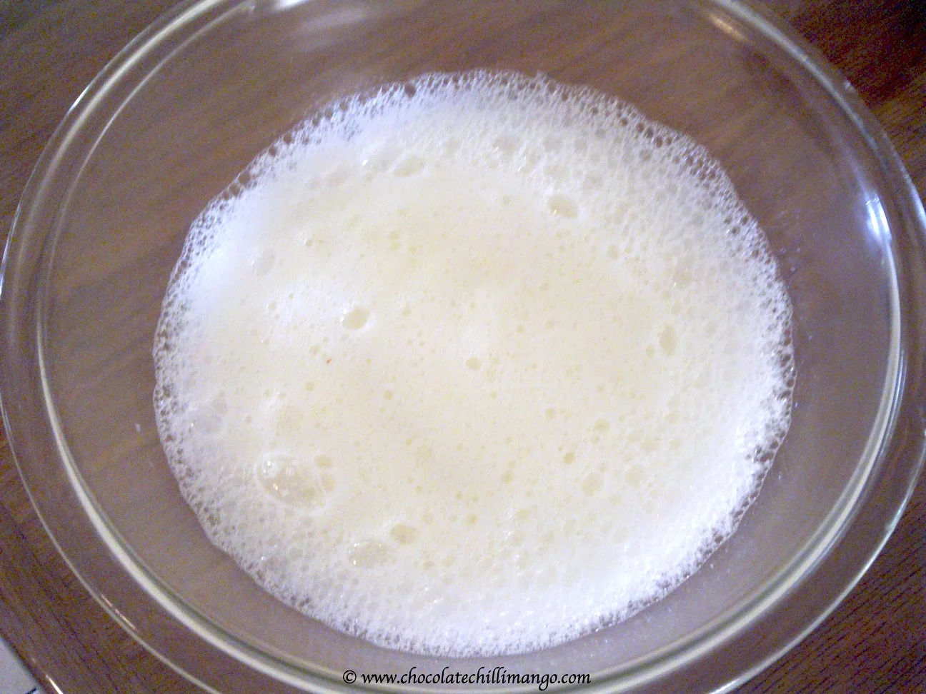 financiers-pistache_egg-white-foamy.jpg