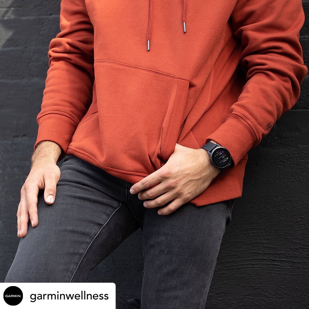 #vivoactive 4 means versatility. In your wardrobe and in your workout. If you need more convincing just swipe &larr;.