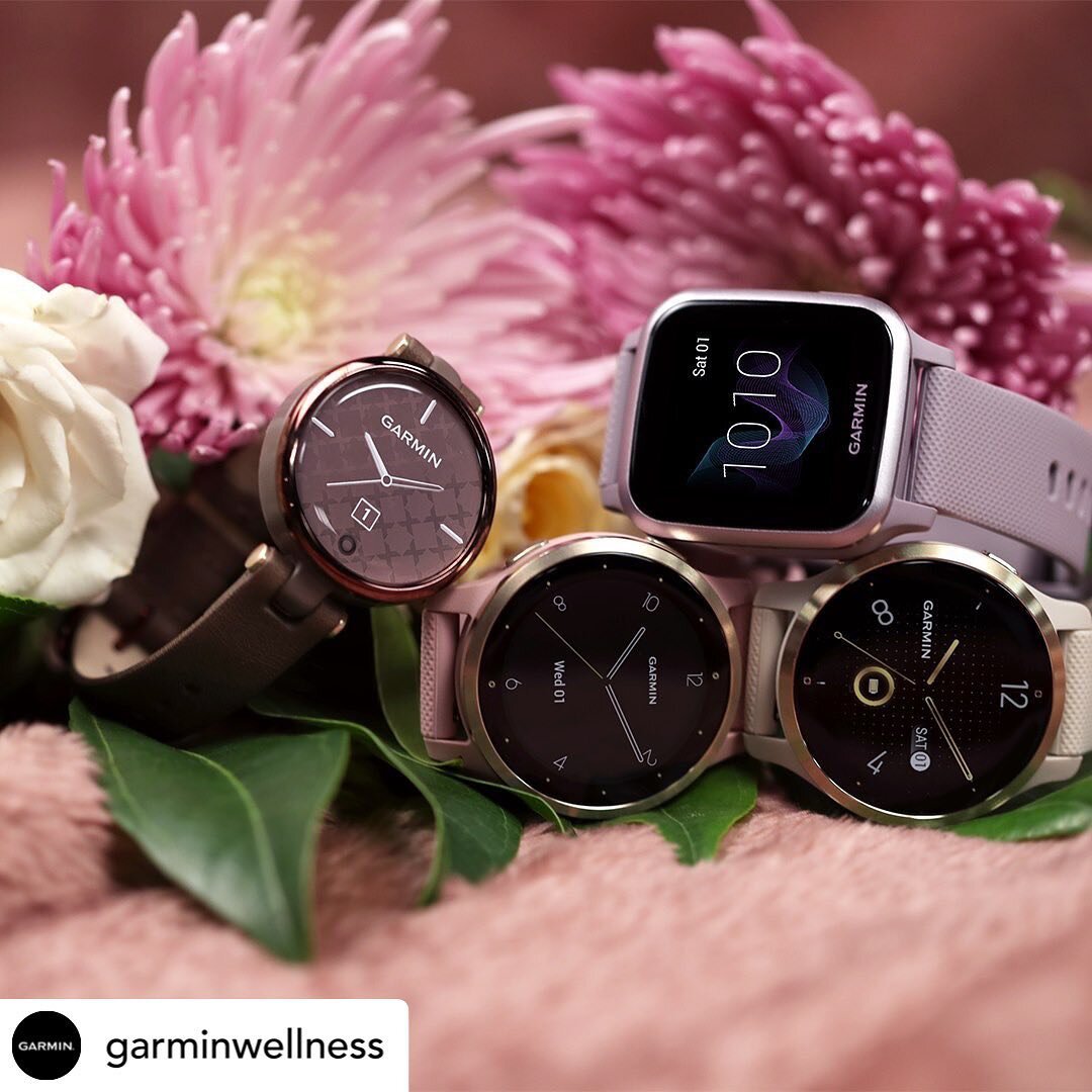 All the #garminwellness smartwatches here for your FLORAL support. 😉🌸🌹🌼😜 

#lily #venusq #vivoactive4 #venu2