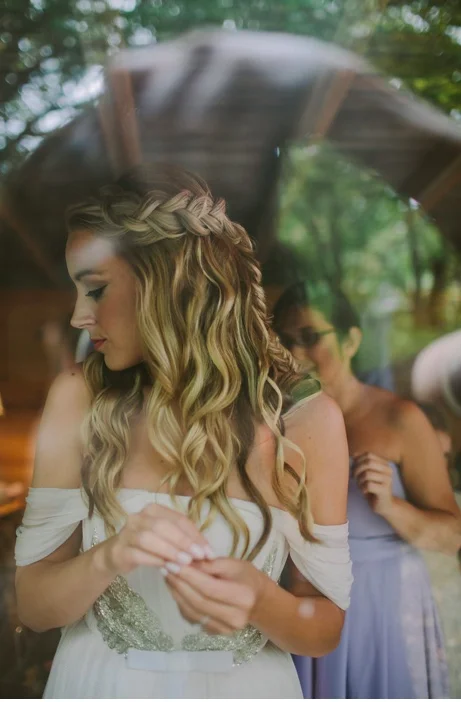 Halo veil braid style captured by Jill Devries Photography