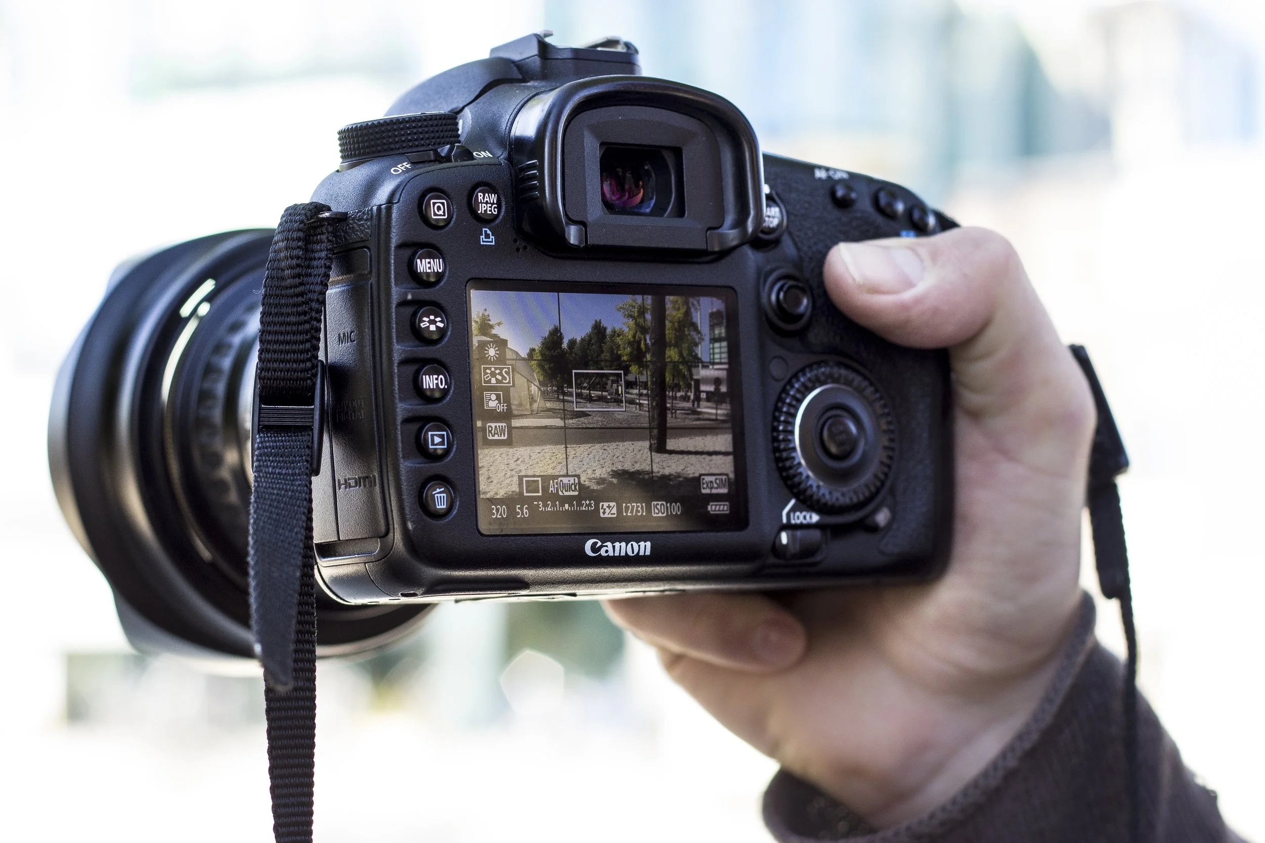 camera-1702015.jpg
