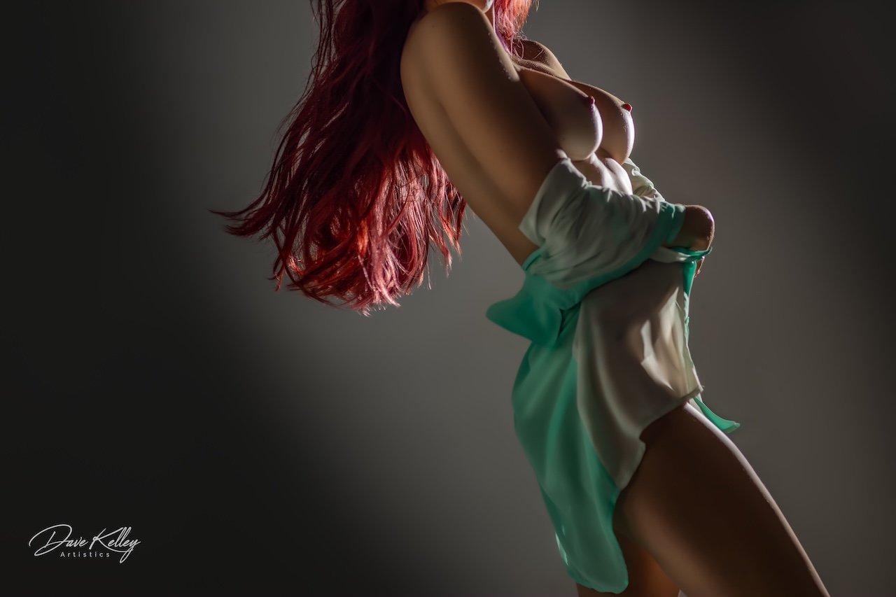 ElleyR0323studio DKAL8803-Edit.jpg