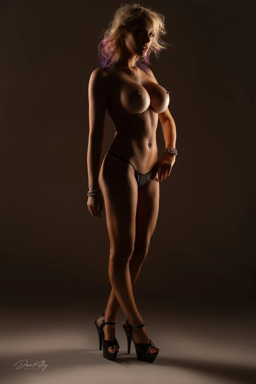 Elley-Griffin0825studio DKA_8602-Edit.jpg (Copy)