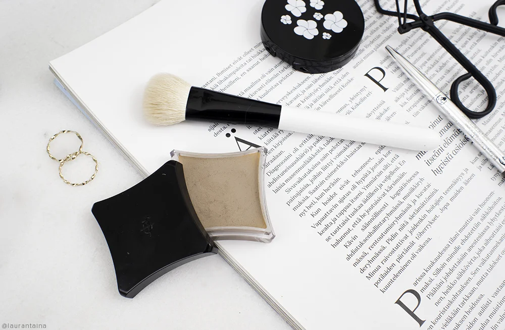 Illamasqua cream pigment in Hollow review