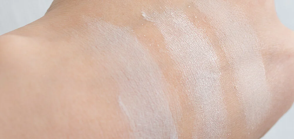 Favorite Loose Powders: KICKS, Rouge Bunny Rouge, Lily Lolo | Laura Loukola Beauty Blog