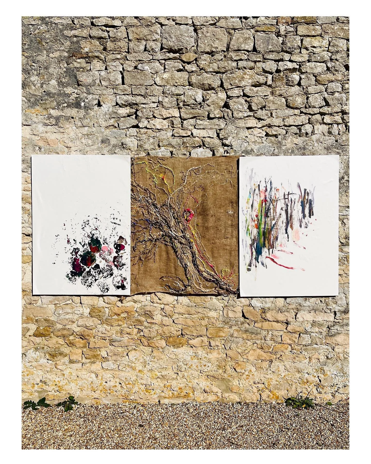 Le  p r i n t e m p s  arrive, tout doucement 

Mon trypique parle d&rsquo;une promenade &agrave; la fin de l&rsquo;hiver : tout semble endormi presque mort, et pourtant on peut sentir l&rsquo;arriv&eacute;e du printemps, la vie reprend &ccedil;a et 