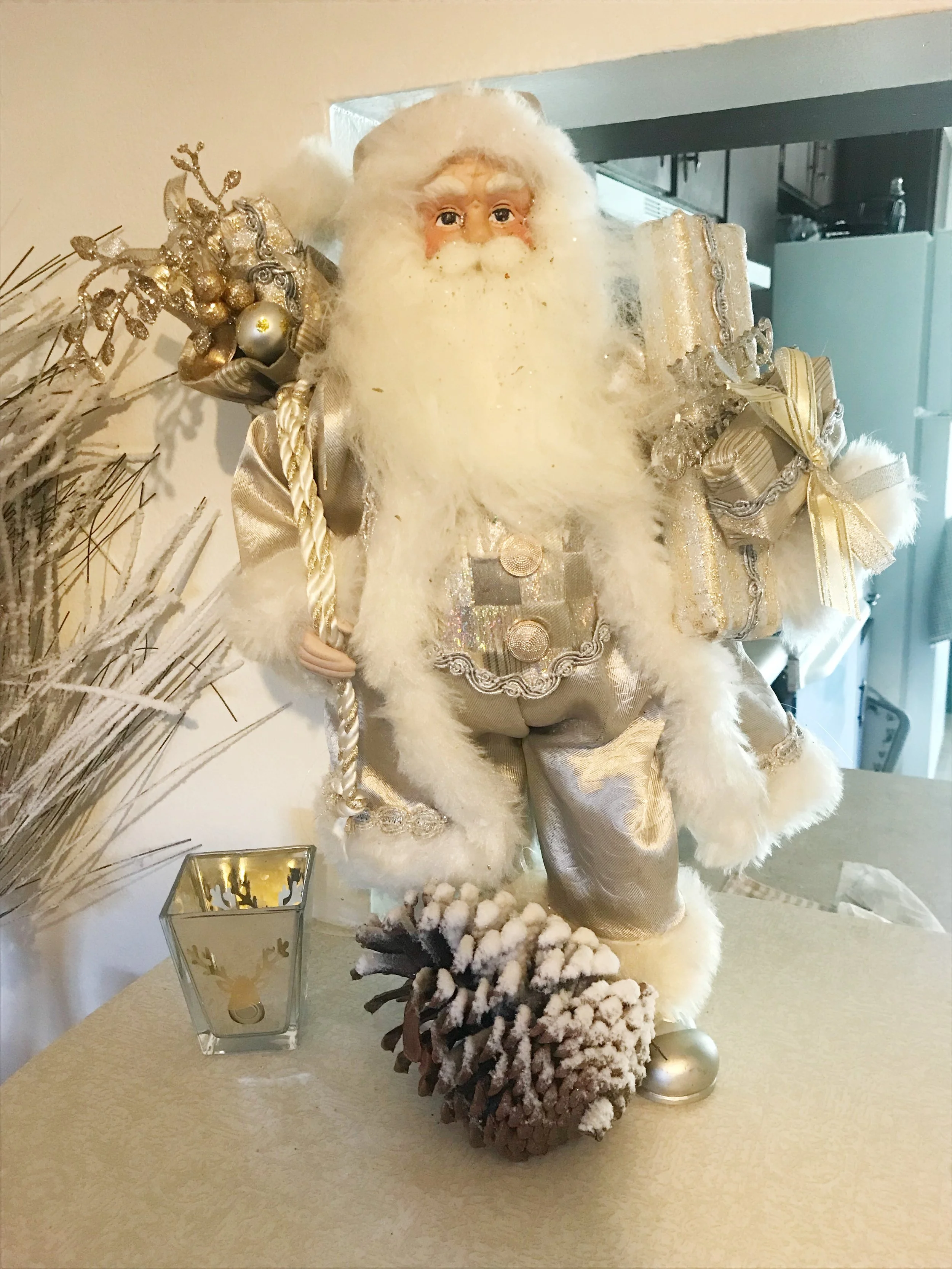 kg style's easy peasy holiday decor.jpg