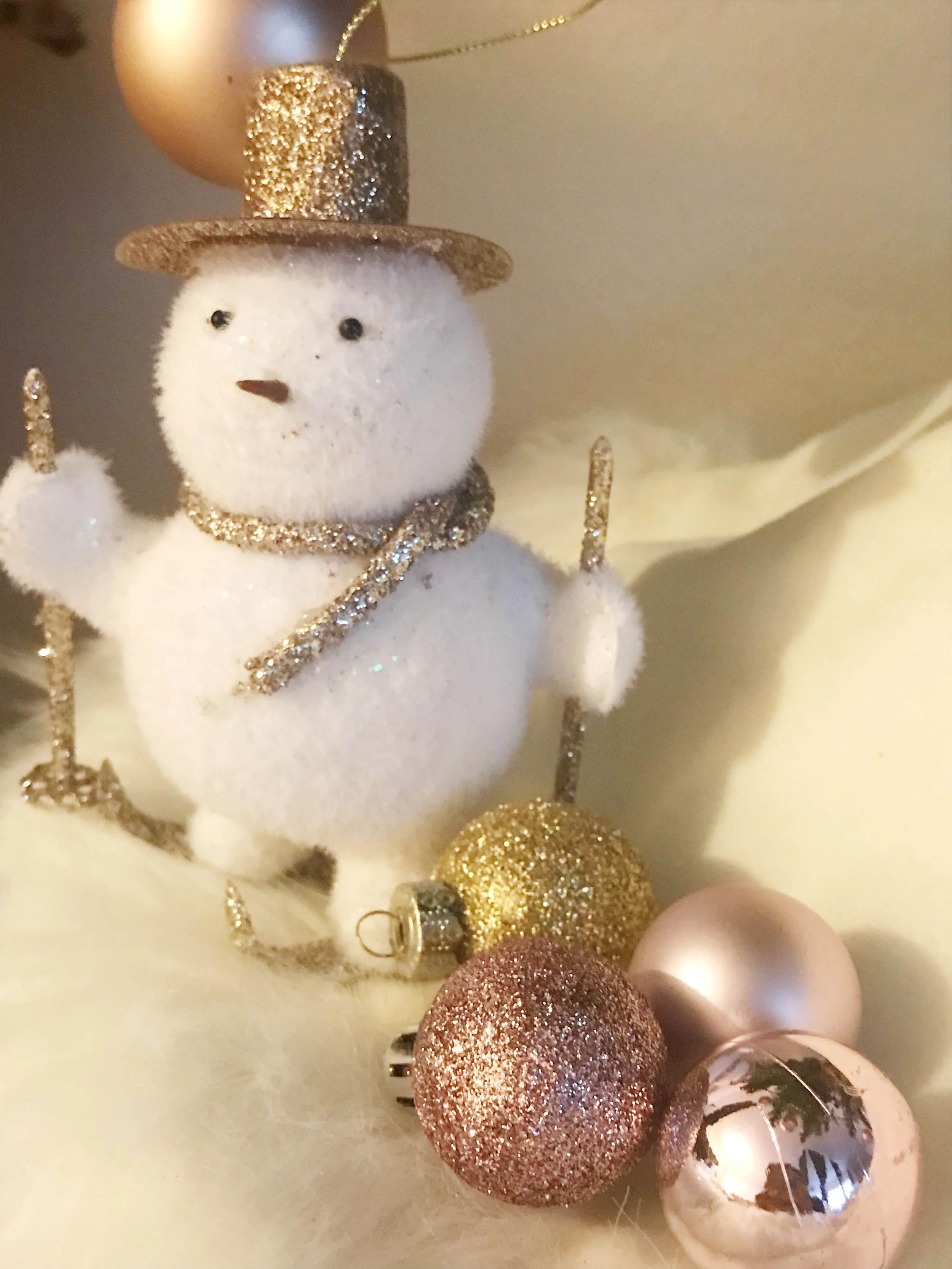 kg style's easy peasy holiday decor.jpg