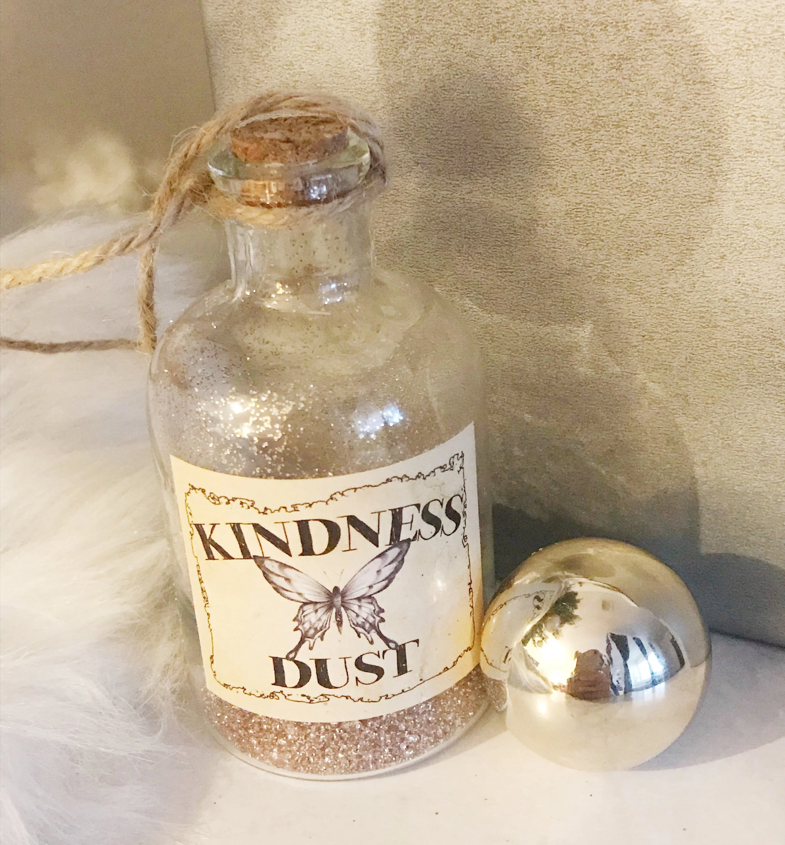 kg style's easy peasy holiday decor.jpg