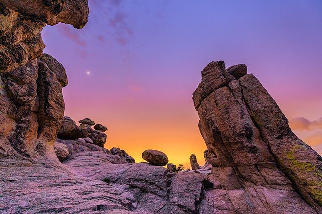 This place is arguably my favorite place on all of Mt. Lemon. It's perfect for sunsets, stars, storms, you name it. It's a relatively hidden gem in an otherwise crowded area. #sunset #rock #mountains #mountain #sky #gradient #mtlemmon #arizona #geolo