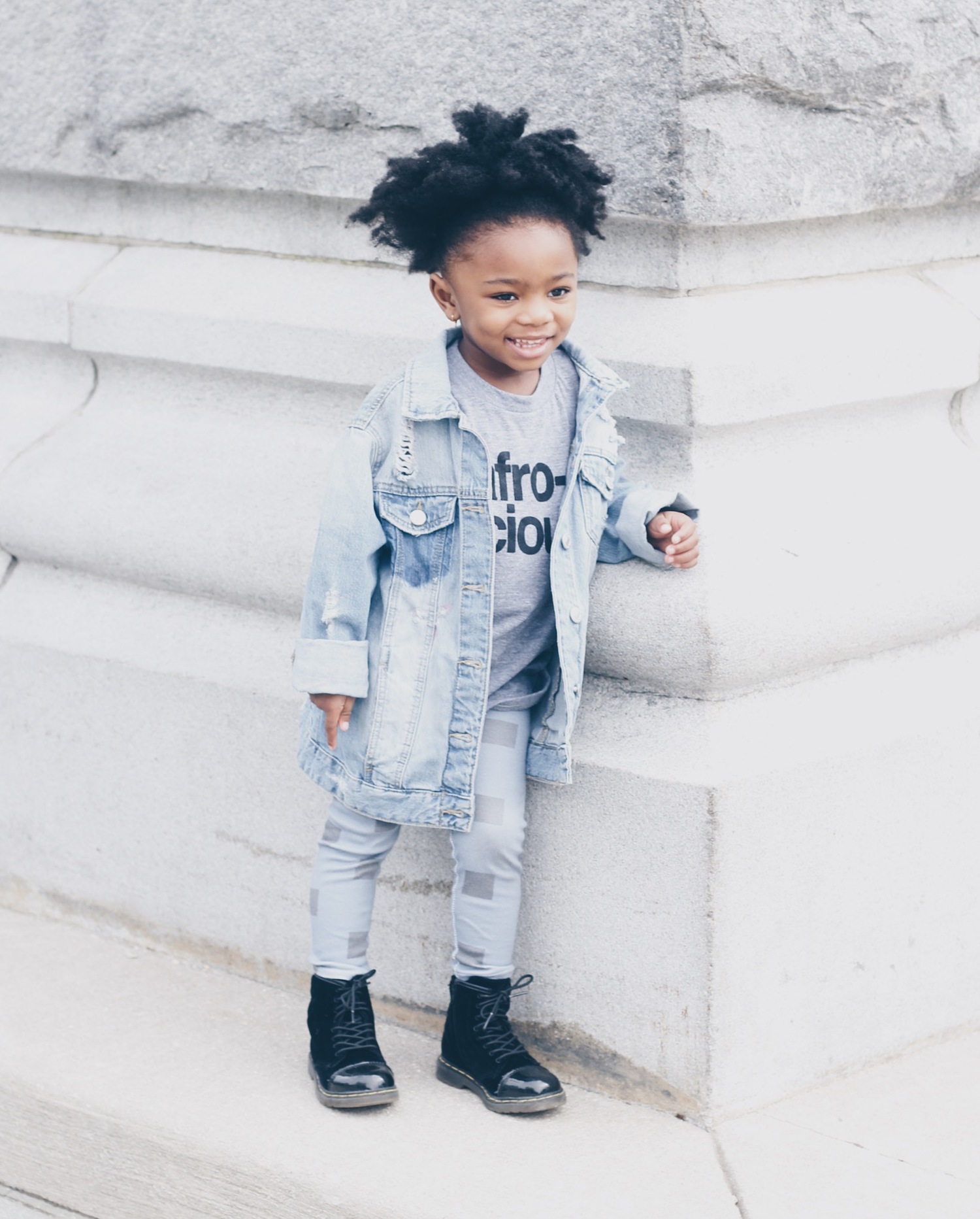 baby toddle outfit with blue leggings and jean jacket