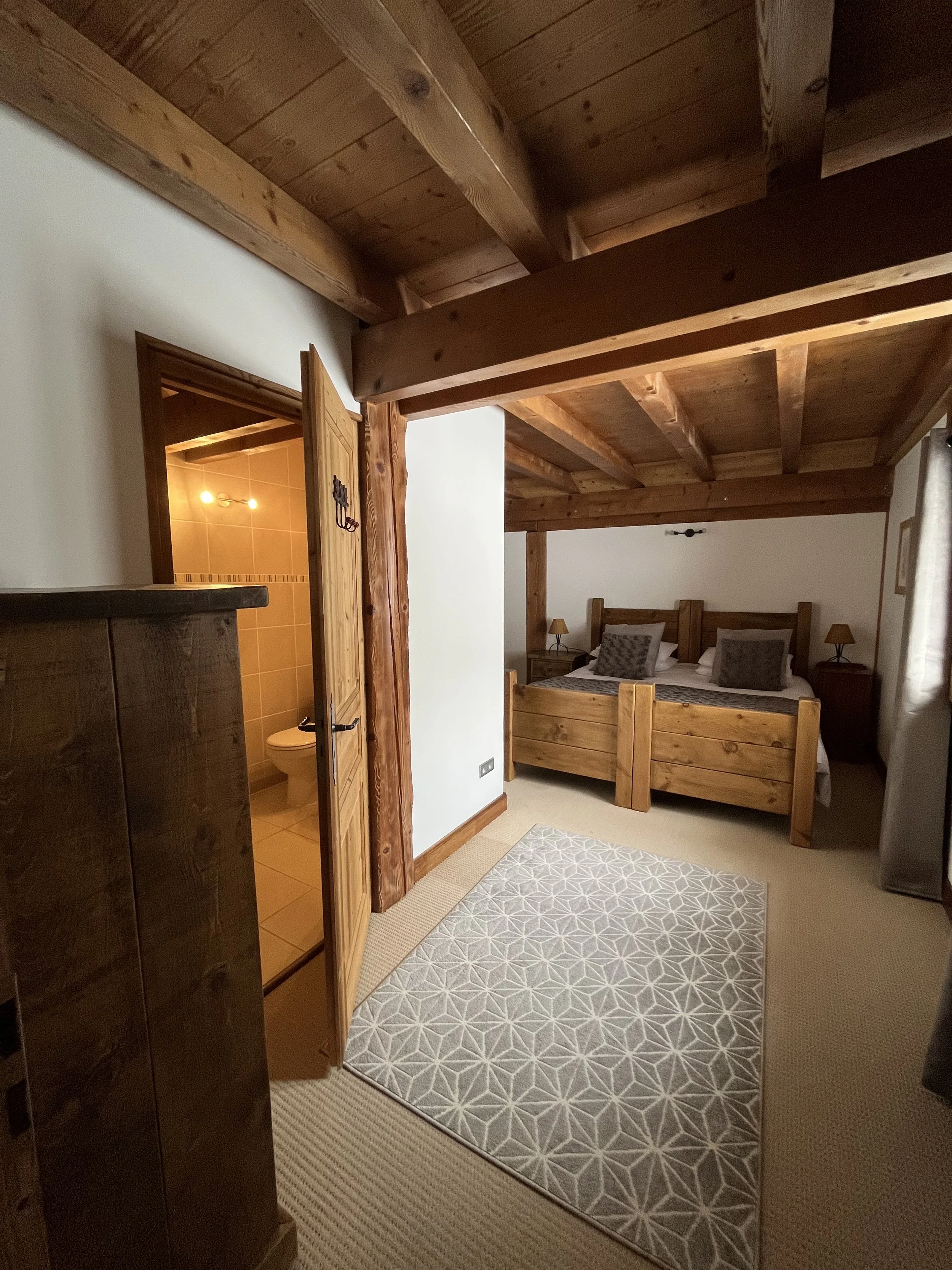 chalet-le-pery-edelweiss-ensuite.jpeg