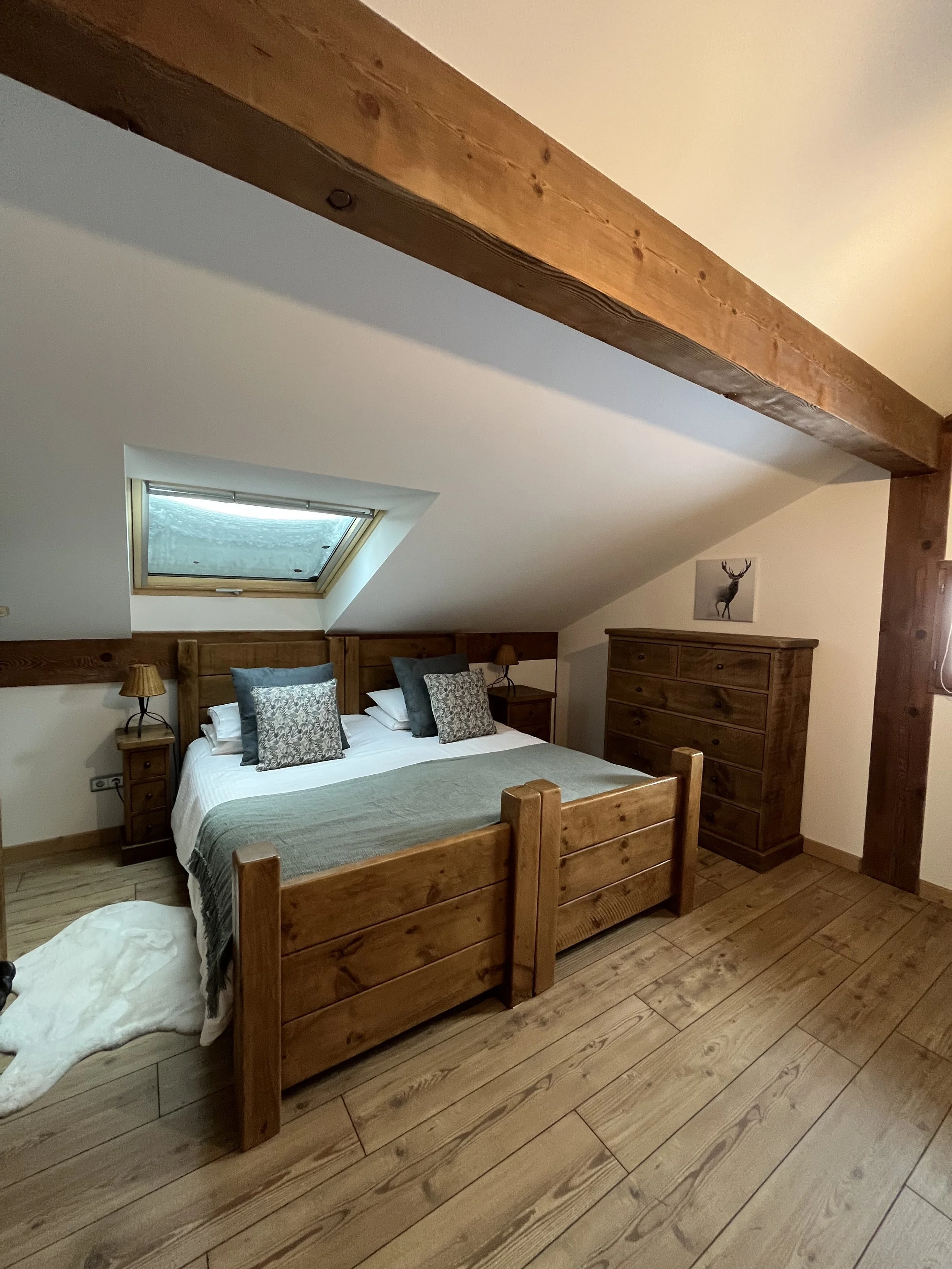 chalet-le-pery-epicea-super-king-bedroom.jpeg