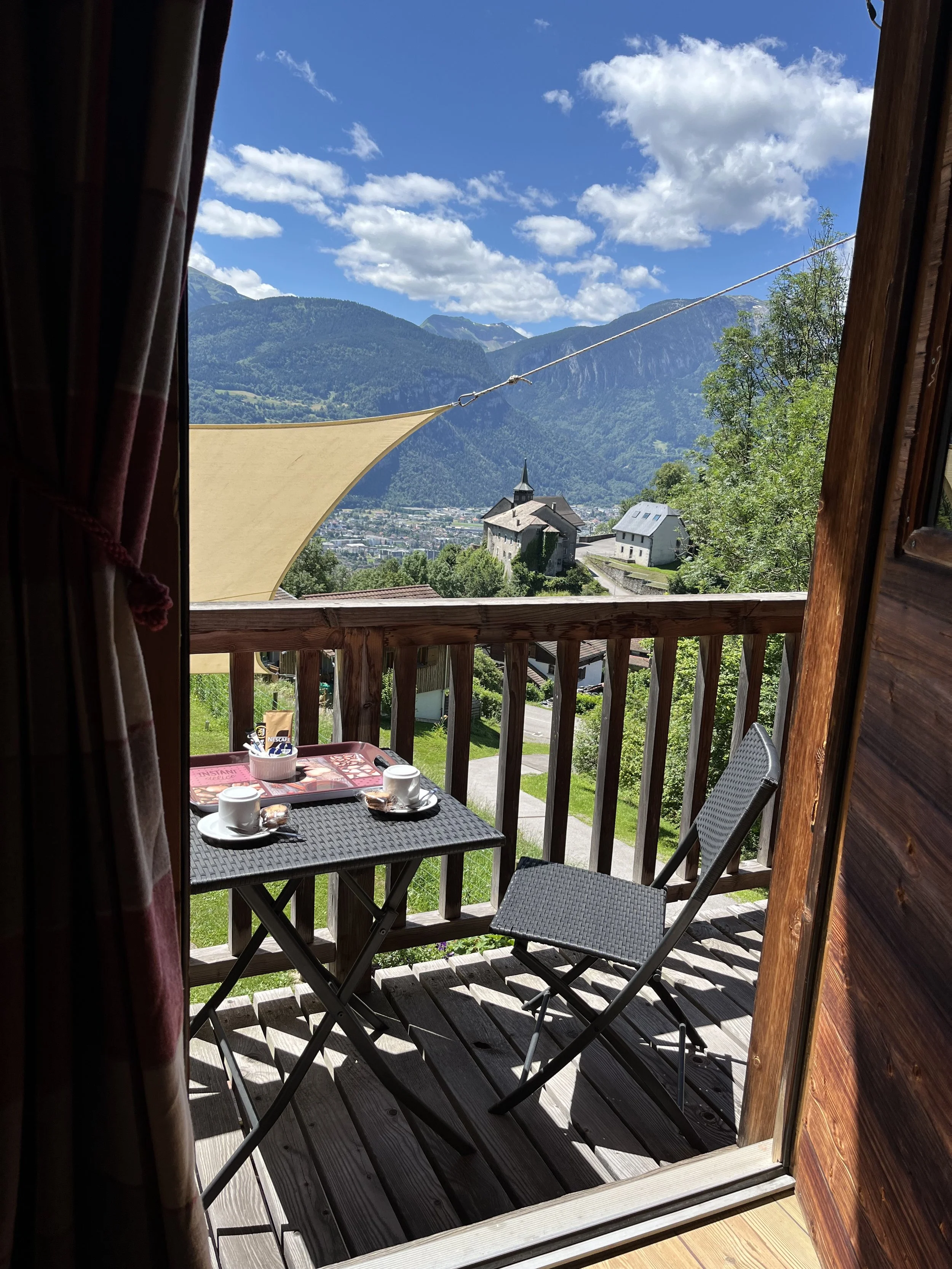 chalet-le-pery-coquelicot-private-balcony-mountain-view-bedroom.jpeg