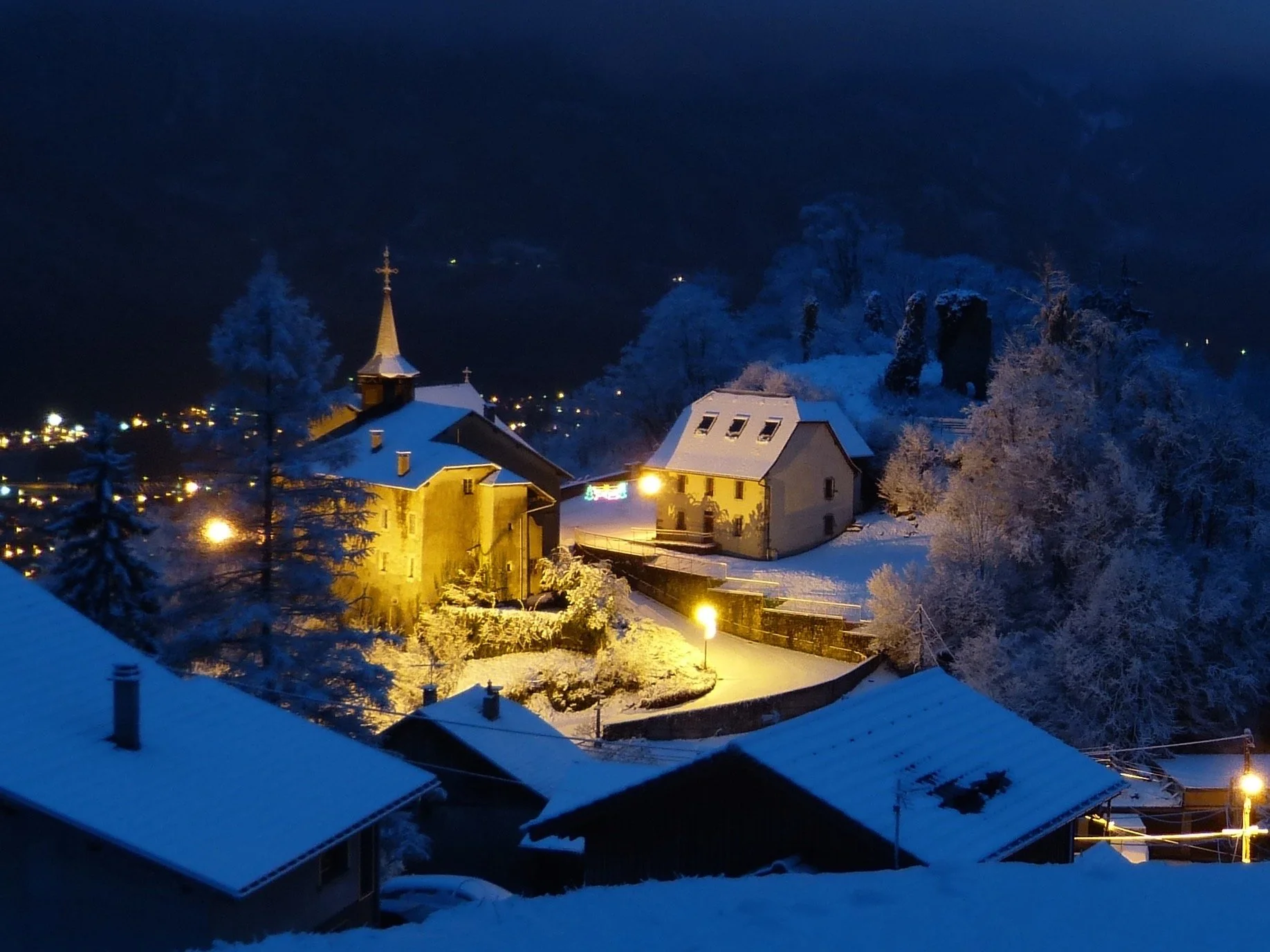winter-village-view-chalet-le-pery-grand-massif.JPG