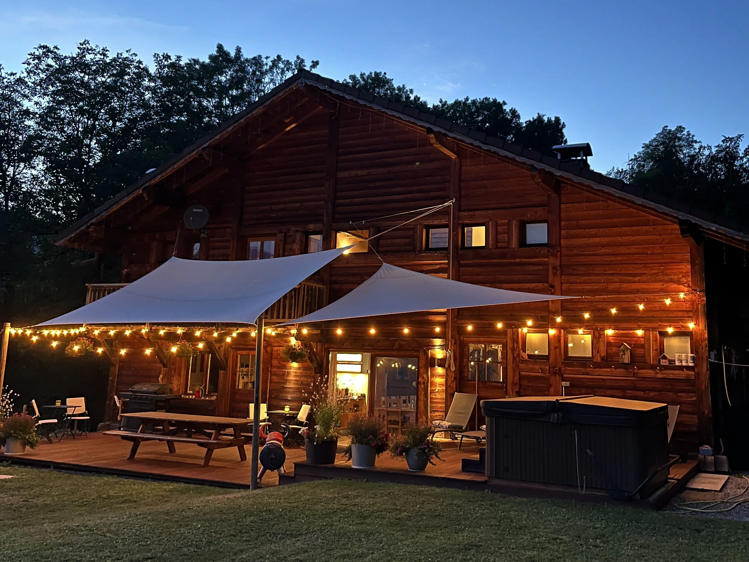 chalet-le-pery-summer-evening-terrace-hot-tub.jpeg