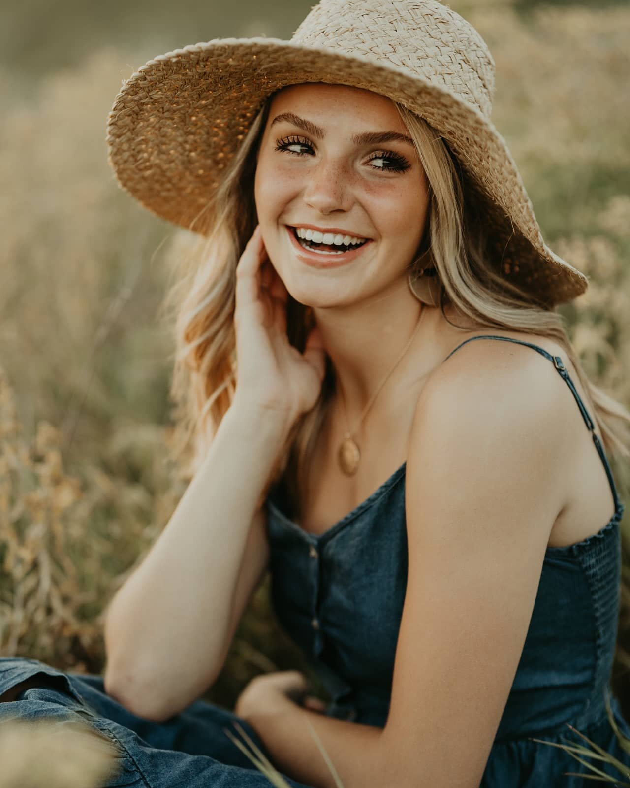 We know its freezing outside, but we're thinkin' of warmer summer days with our class of 2022!⠀
⠀
Senior bookings will open in April, but if you reach out before then, you'll get first dibs on our dates.⠀
⠀
Summer spots always fill up fast, so let's 