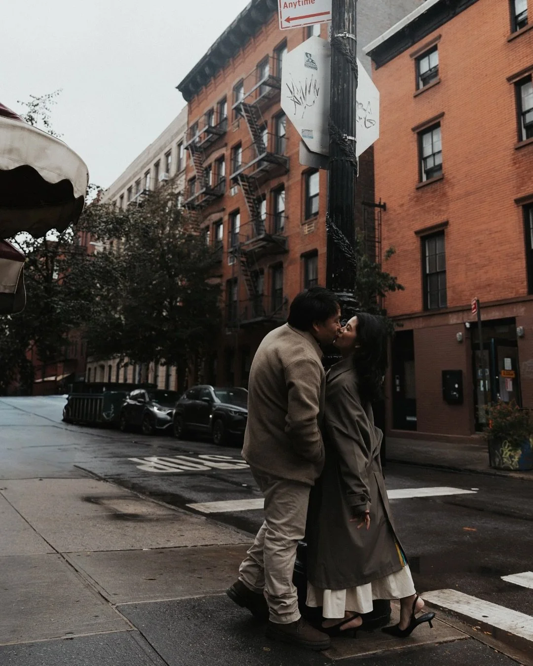 Belle &amp; Joe 💍

Special shoutout to the rain for stopping just as we started shooting 🥹😂

#couplephotographer #nyccouplesphotographer #engagementphotographer #westvillage
