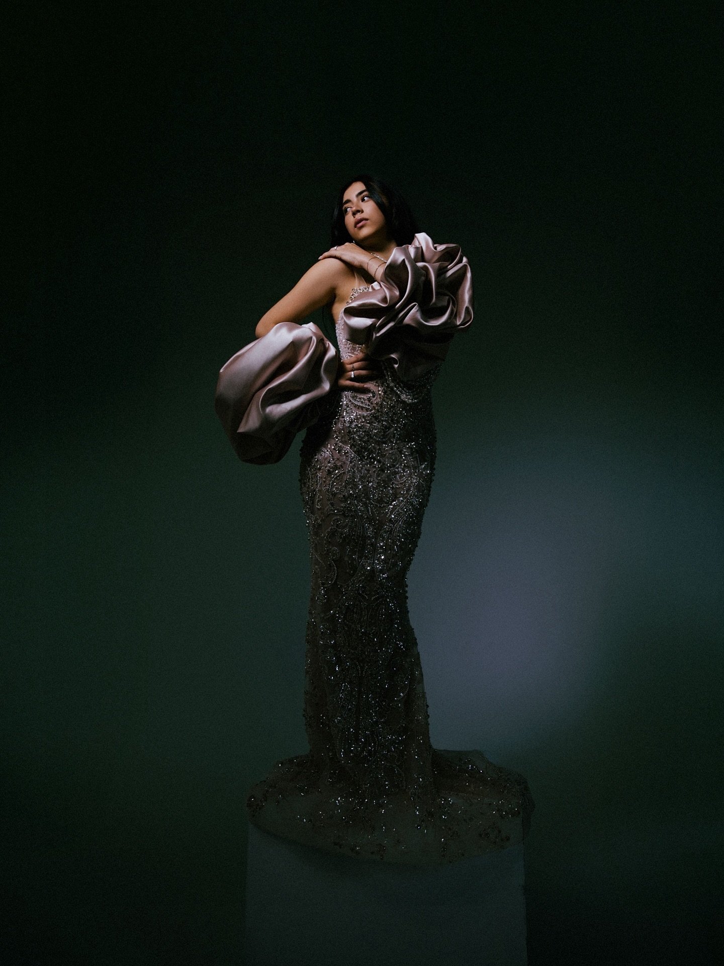 Love hosting group shoots, especially with my people, in my favorite space 👑 

Model @giannacaldera 
Styling @andryeze 
Lighting &amp; shot by me
Studio @studio.m.nyc