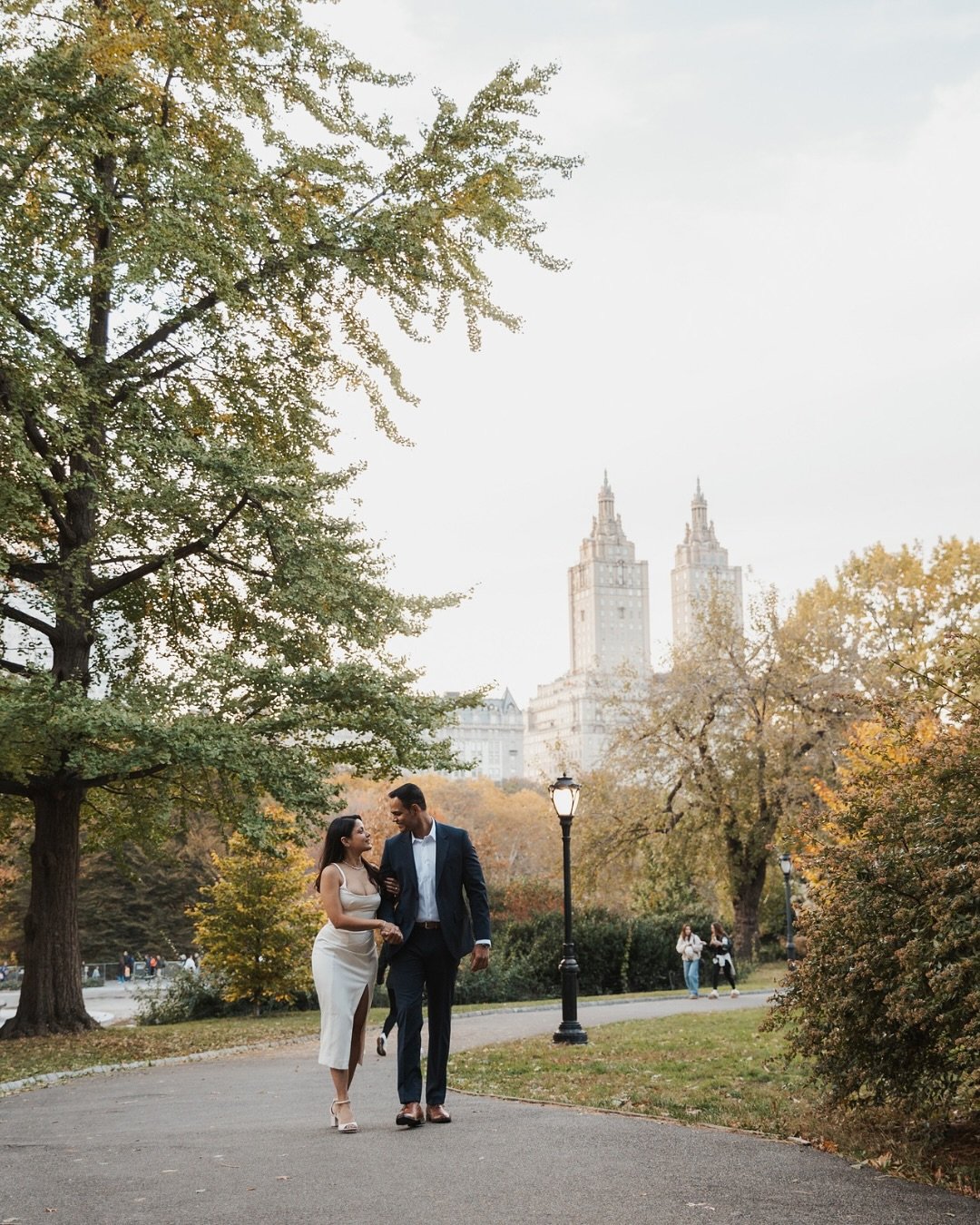 Autumn in nyc really showed off this year 🥹🍁

Shot this gorgeous sunset session at the beginning of the season, I have so many more insane autumnal moods to share with you all!