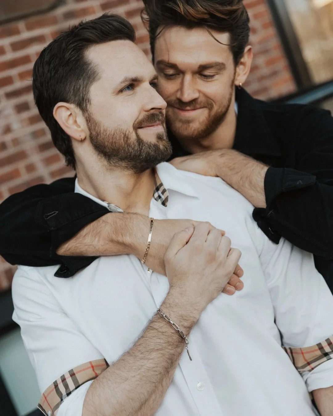 Congratulations Anthony &amp; Blake!!! 🥹🫶🏻 

it was such a pleasure running around the Dumbo waterfront with these two 🤍 

#nyccouplephotographer #engagement #nycweddingphotographer