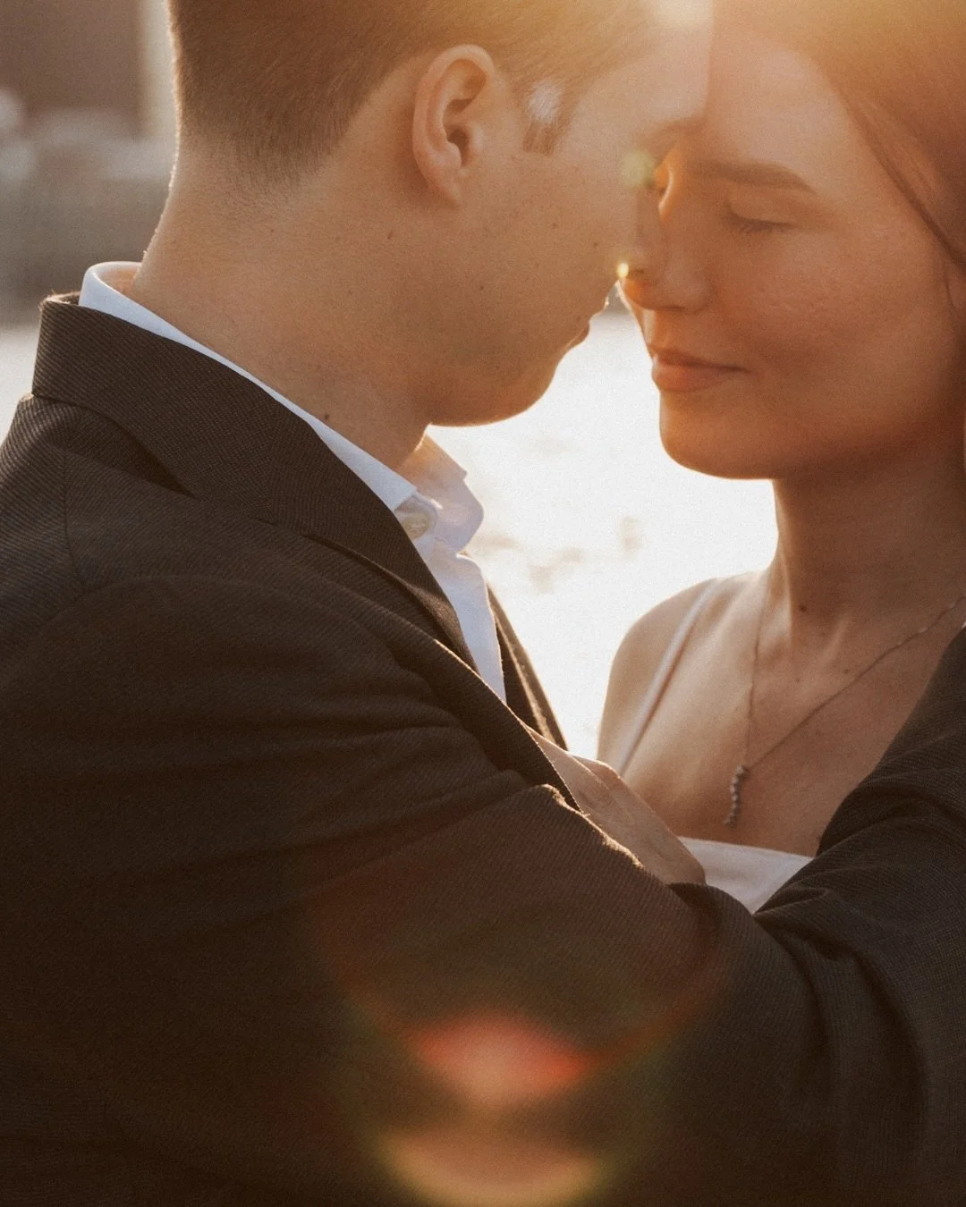 Happy happppy anniversary to Lydia &amp; Jake 💝

another gorgeous sunset in Brooklyn.
never gets old 🥹🫶🏻

#nycphotographer #couplephotographer