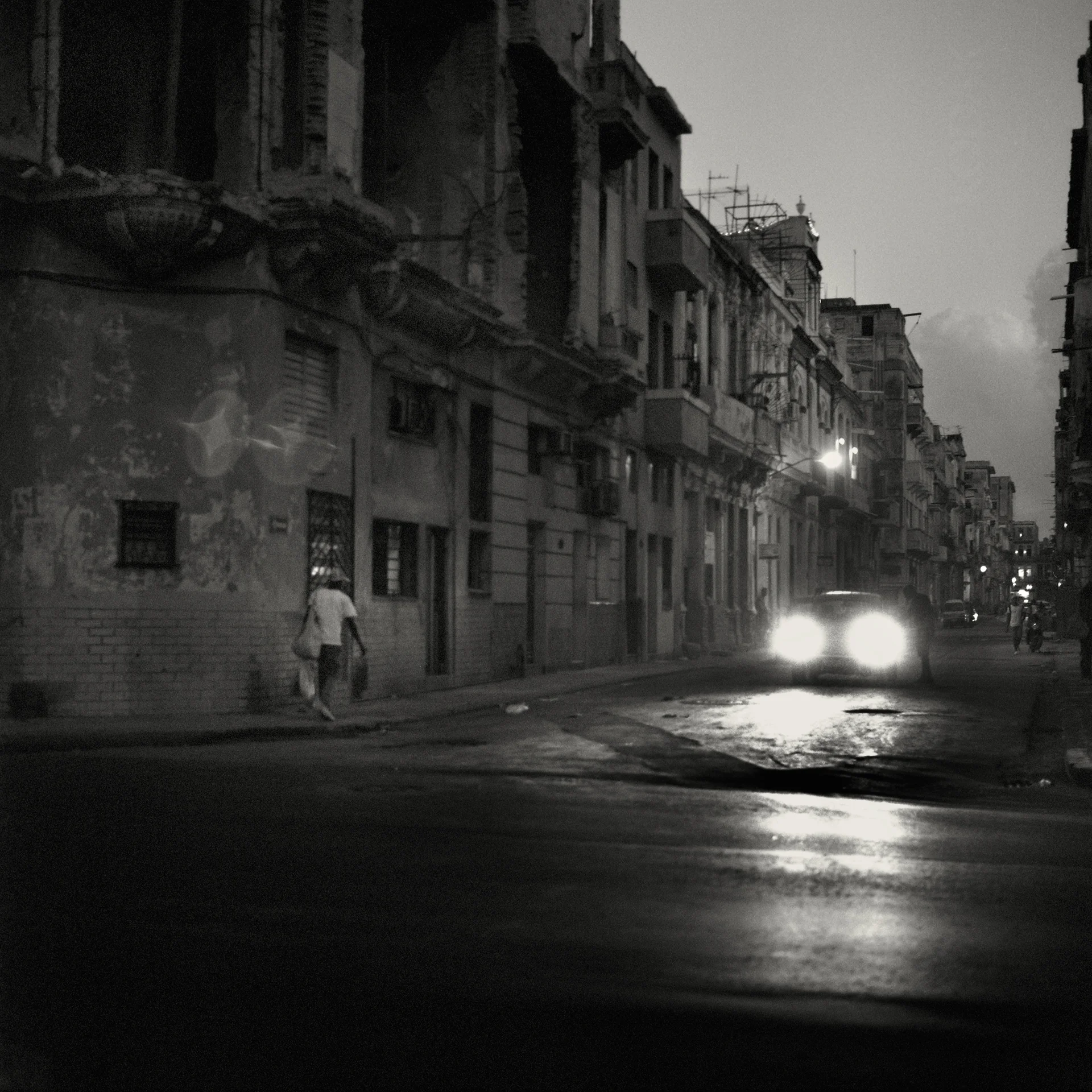 La Habana © 2018 90 x 90 cm Edición de tres + 1 PA Impresión de archivo de negativo blanco y negro en medio formato (2018)