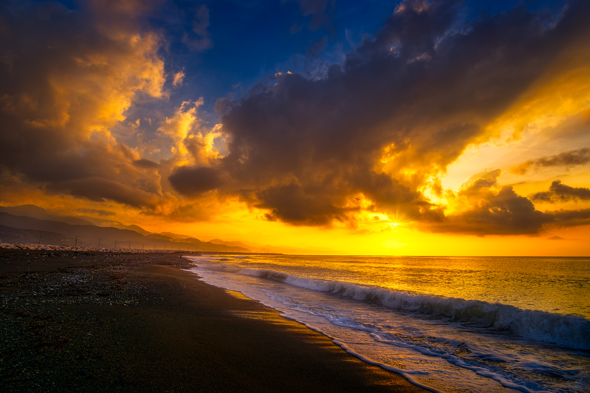  Sunrise along the beach at Palisadoes in Kingston, Jamaica. 