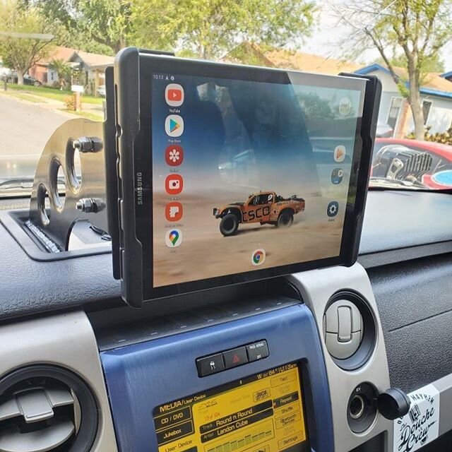 @the_258 running our house built gps/tablet dash mount. These will work with @lowranceoffroad gps units as well as many tablet mounting systems like @rammounts. These are in stock and ready to ship for Gen1 and Gen2 raptors. #WOG #westsideoffroadgrou