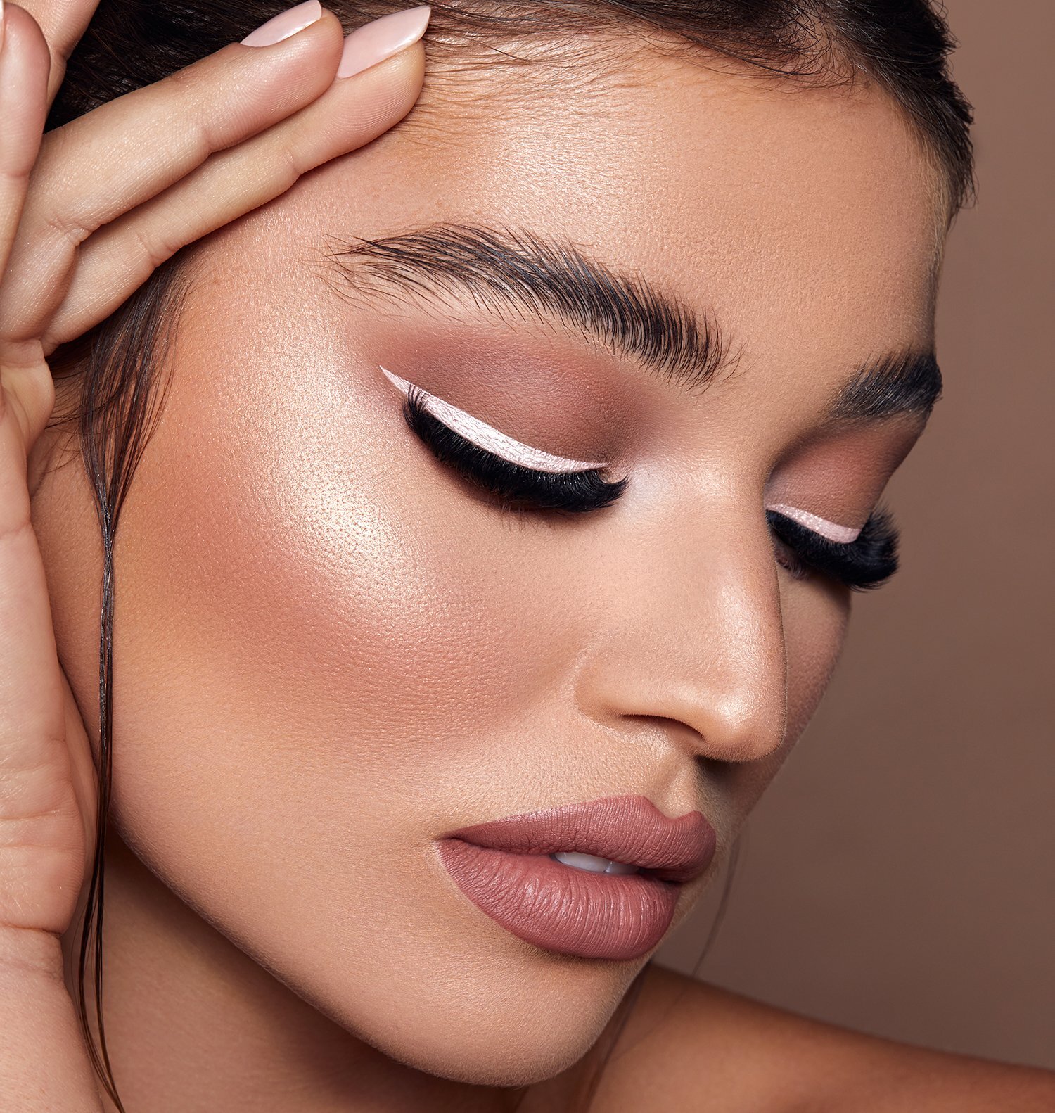 webreverseeyeliner_53bd135e-bc01-4dcd-889d-0051c184351c_2000x.jpg