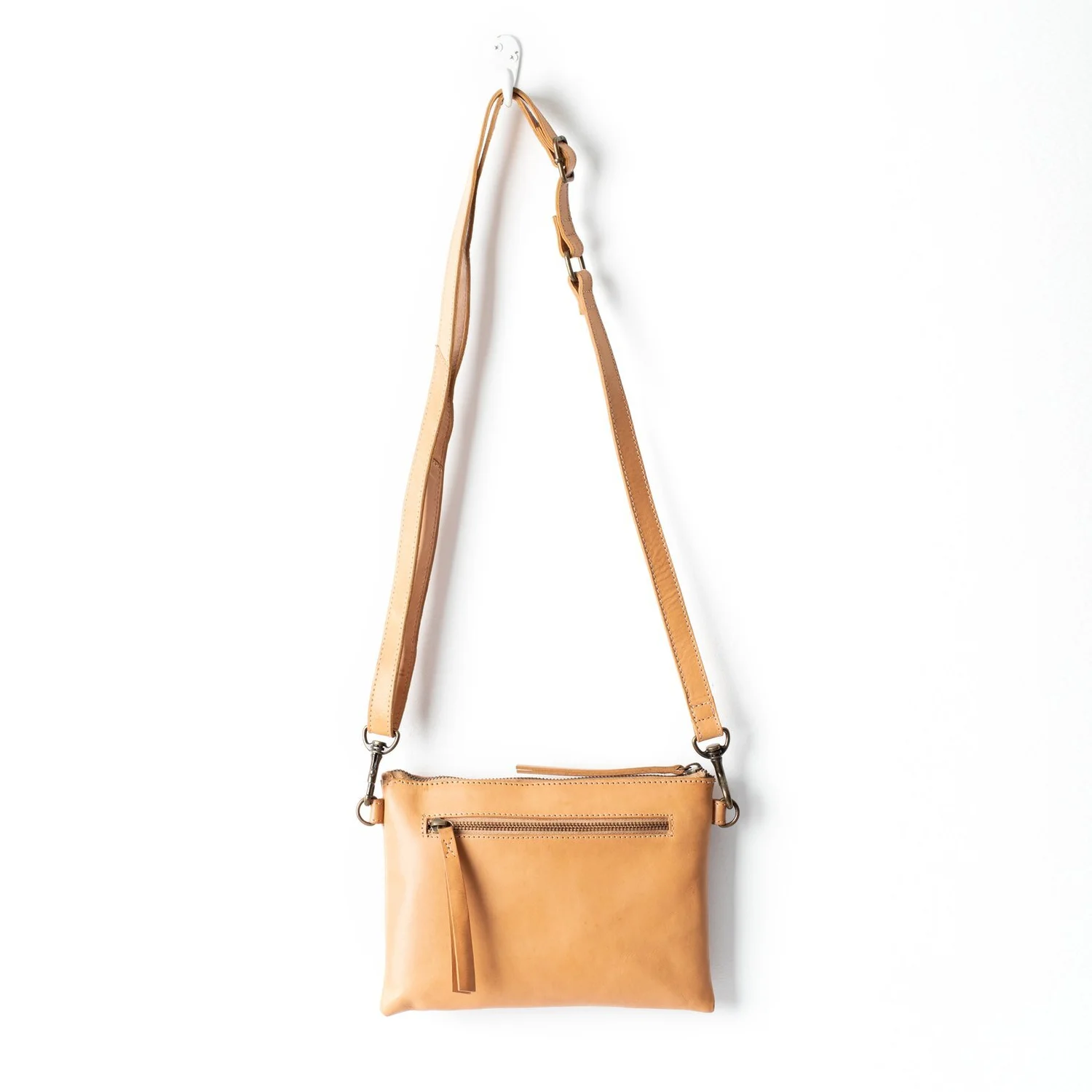Juju & Co – Monterey Leather Crossbody in Natural — Bell & Ford