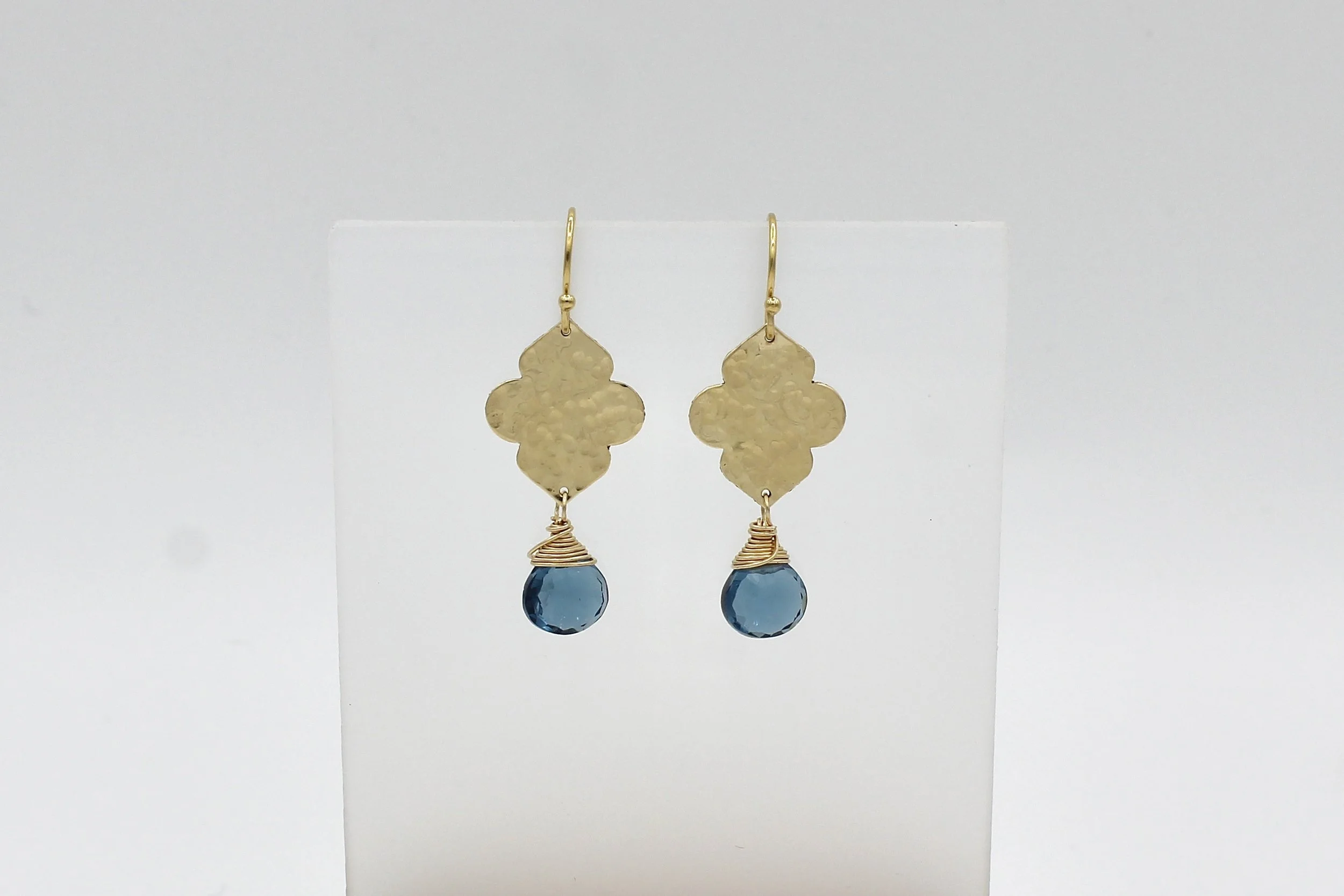 Chattral – Quarter Foil Blue Topaz