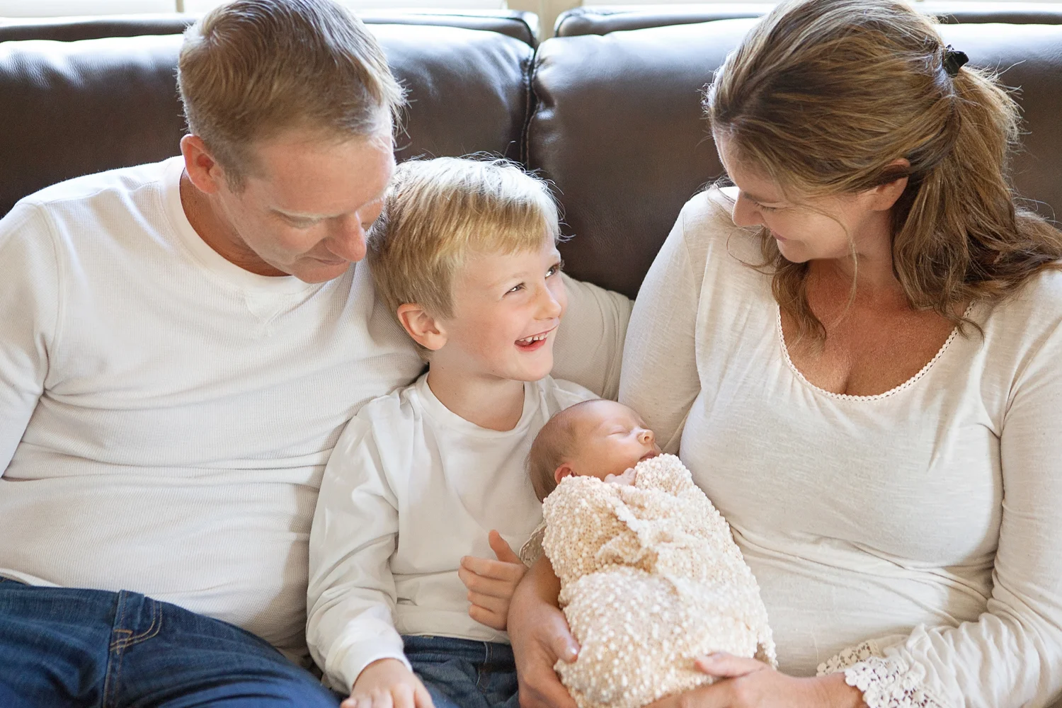 newborn-baby-simple-timeless-classic-elegant-clean-lifestyle-minimalist-family-minimalistic-photo-session-shoot-spino-photo-walnut-creek-lafayette-orinda-photographer-7.jpg