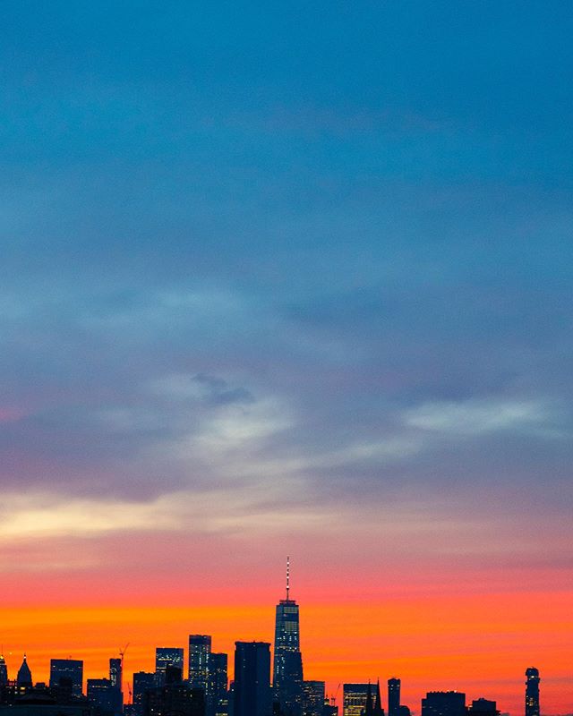 The devil is in the details.
&mdash;-
#newyork #manhattan #fidi #freedomtower #minimalism #freedomtower #gradients #winter #brooklyn #bushwick #sonyalpha #wintergradients #cloudporn #cloudporncentral #sunset.