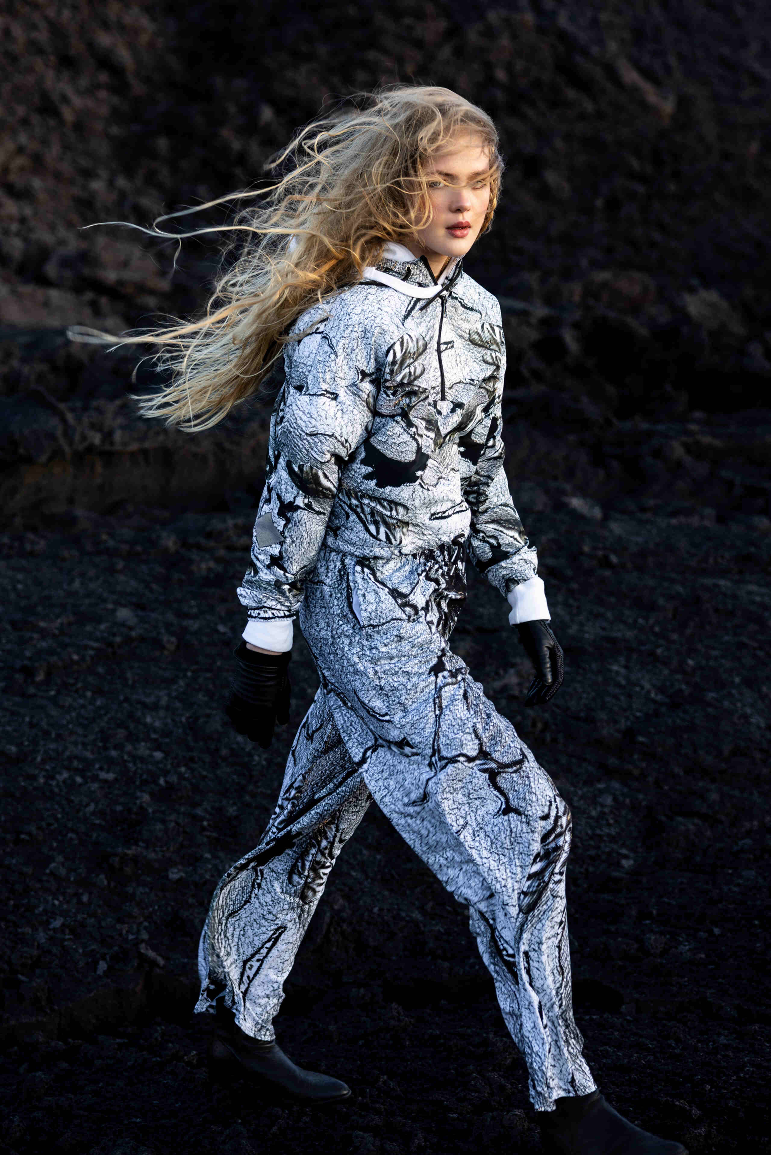 Metal print windbreaker