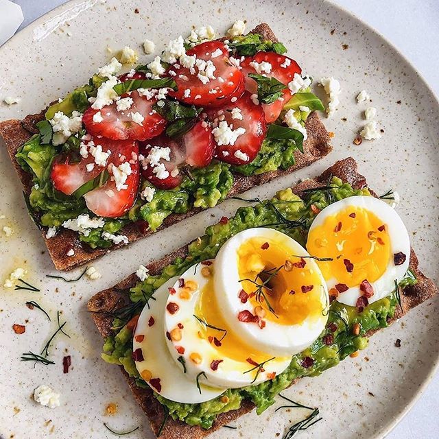 Holy Guacamole.. Whipped up these Post workout Snacky Brekki TOASTs with ✌🏼 Sweet n Savory Sourdough CRISPbread 🍞. Strawberry 🍓 basil with goat cheese + soft boil 🥚. No big DILL.. just hit the spot👌🏼 #wasapartner Amazing toasts by @shuangys_kit