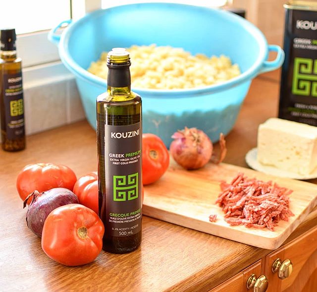 What is Kouzini making today in the Kitchen?!....and yes, that is a laundry basket, much needed for this amount! 🤣🍅🥒
.
.
#kouzini #oliveoil #fresh #coldpressed #singleorigin #greek #glutenfree #paleo #primal #vegetarian #pasta #veggies #tomatoe #o