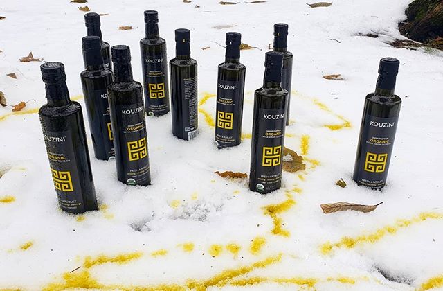 We got good news and we got bad news!! Good News - 2019/2020 fresh Kouzini harvest olive oil has just landed in the USA and CAN!! Bad News - we lost a fellow Kouzinite unloading !🤣😥
.
.
#kouzini #oliveoil #fresh #coldpressed #singleorigin #greek #g