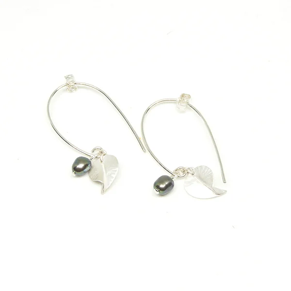 SilverTinyLeavesPeacockPearlEarrings72.jpg