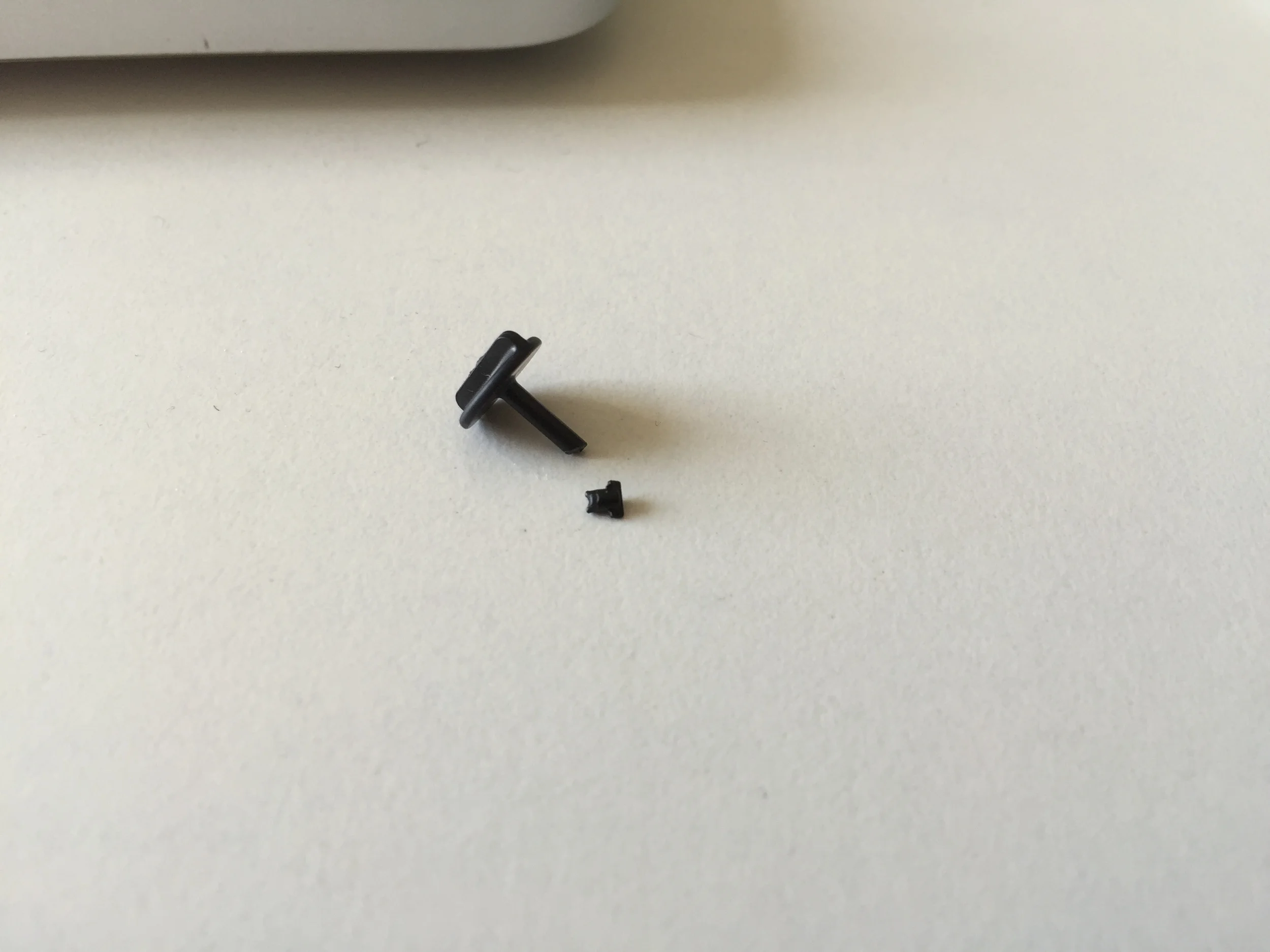 The snapped retention pin.