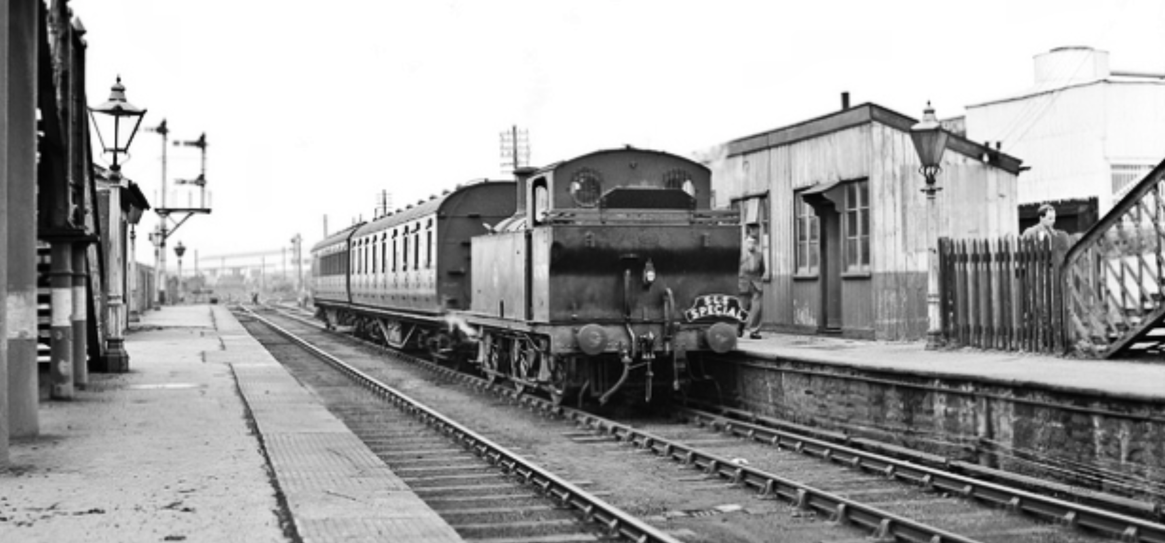Some long-disappeared Swansea history: the 14th. July 1956 sees this Swansea District SLS Railtour hauled by ex-LMS Jinty 47479 stopping at Upper Bank Station (the first stop north from Swansea St.Thomas). Absolutely no trace of this station remains and the site is now – inevitably – buried under a housing estate. Prior to the housing development, the area near the site was home to the Swansea Vale Railway Society. Courtesy of the D Chandler collection, with many thanks.