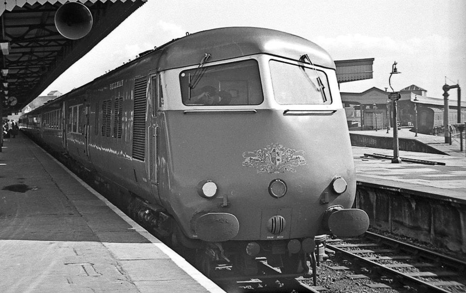 A magnificent photograph of the South Wales Pullman, seen at Platform 4 of Cardiff General in 1966.Photo by Robert Masterman and gratefully acknowledged.