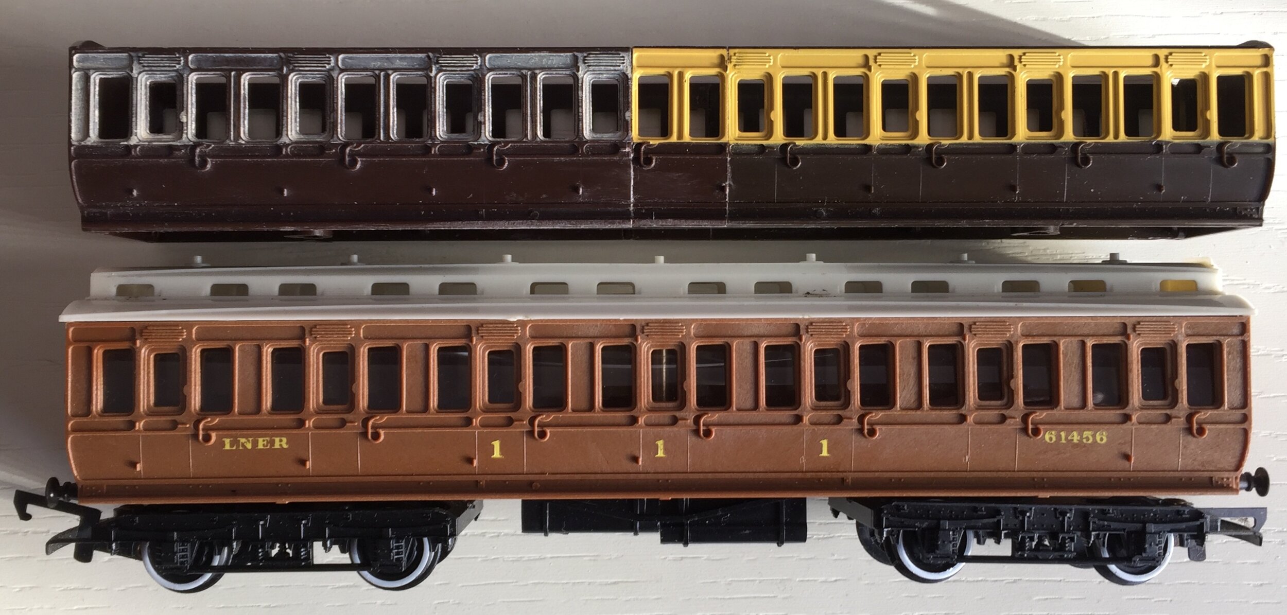 4 TRIANG Clerestory Coaches 