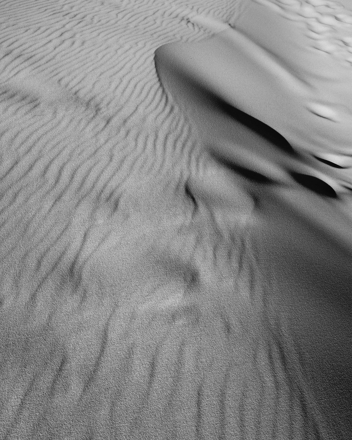 #abstract #sand #geometry #landscapephotography #abstractphotography #shadows #shadowhunters #contrast #footstep #iglandscape #ignature #naturephotography #travelphotography #traveladdict #bwphotography #blackandwhitephotography #ptk_nature #lenscult