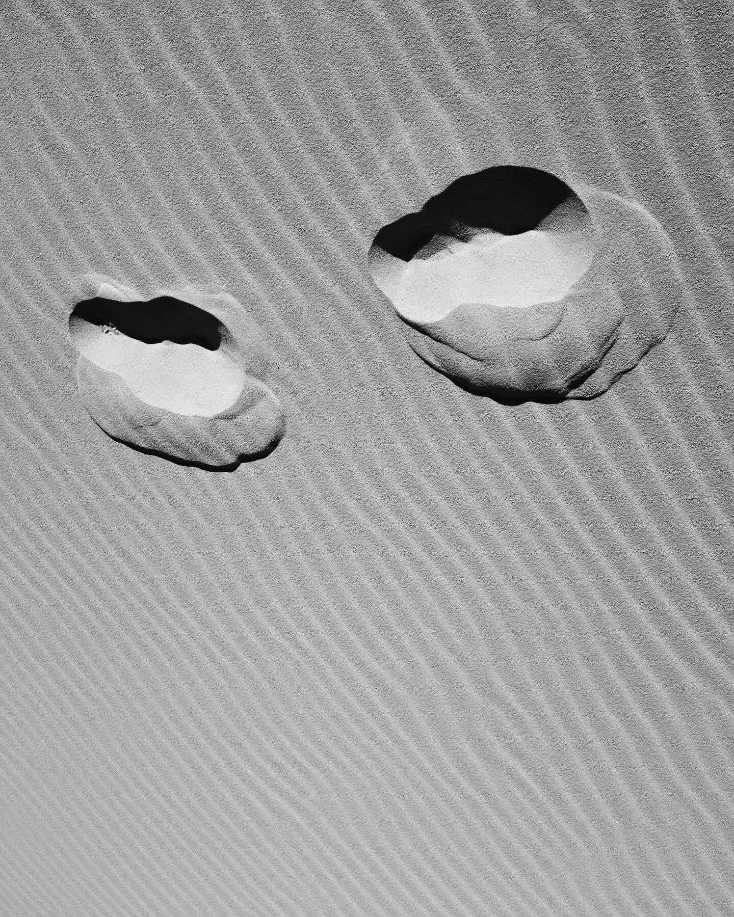 #abstract #sand #geometry #landscapephotography #abstractphotography #shadows #shadowhunters #contrast #footstep #iglandscape #ignature #naturephotography #travelphotography #traveladdict #bwphotography #blackandwhitephotography #ptk_nature #lenscult
