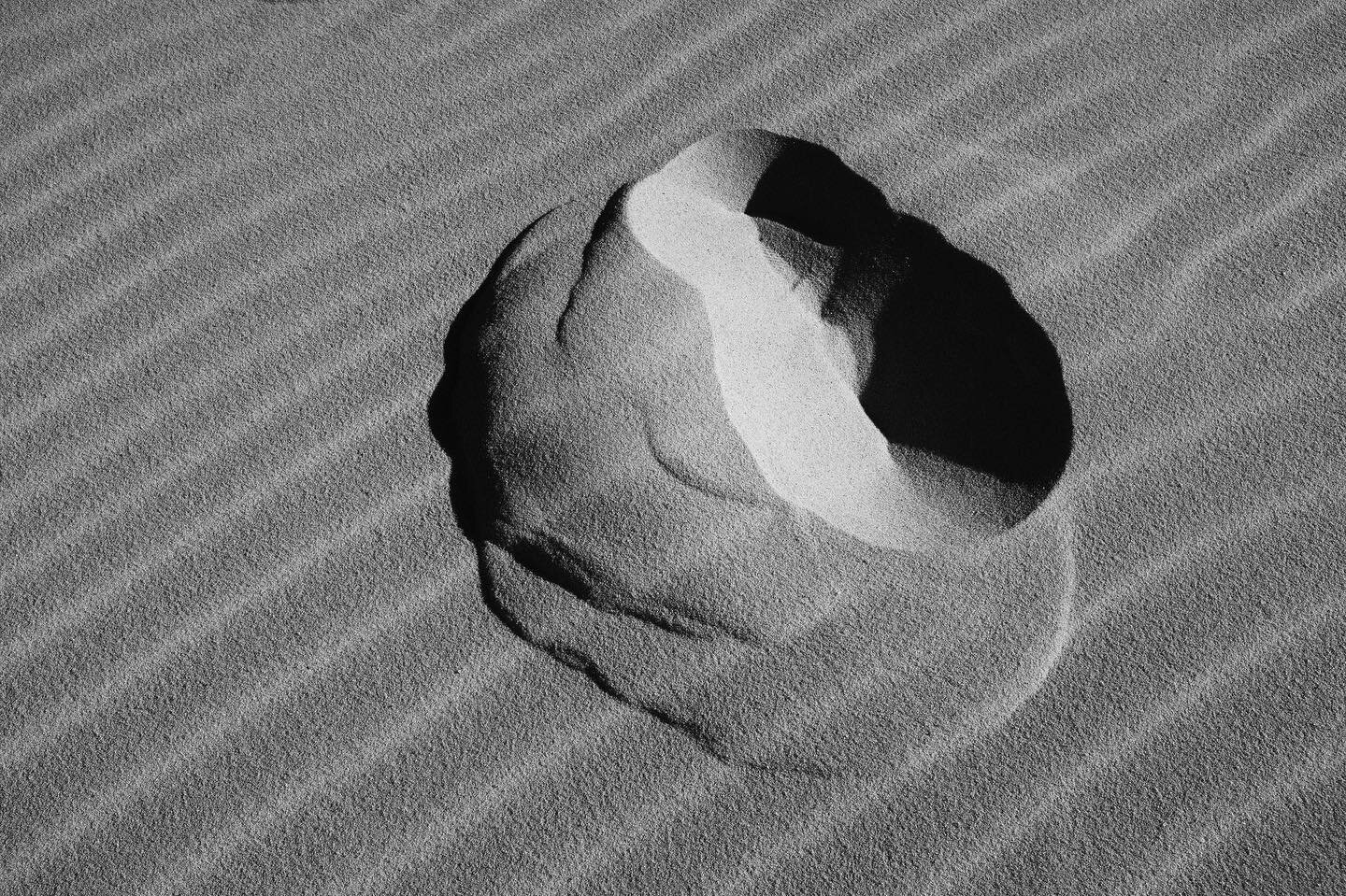 #abstract #sand #geometry #landscapephotography #abstractphotography #shadows #shadowhunters #contrast #footstep #iglandscape #ignature #naturephotography #travelphotography #traveladdict #bwphotography #blackandwhitephotography #ptk_nature  #fineart