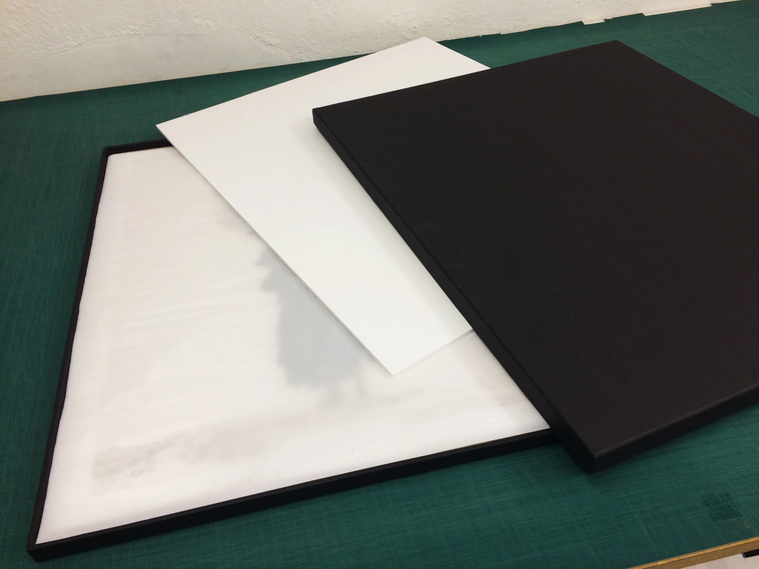 Tissue paper placed on top of print sleeve plus second sheet of 5mm/0.2 inch foamboard.