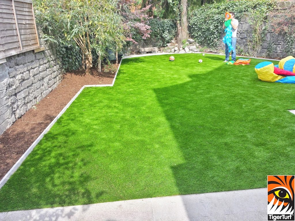 synthetic grass in family garden 72.jpg