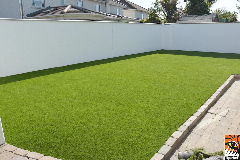 synthetic grass in family garden 10.jpg