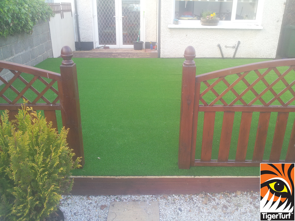 synthetic grass in family garden 12.jpg